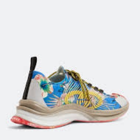 Gucci Run Sneakers - Picture 4 of 9